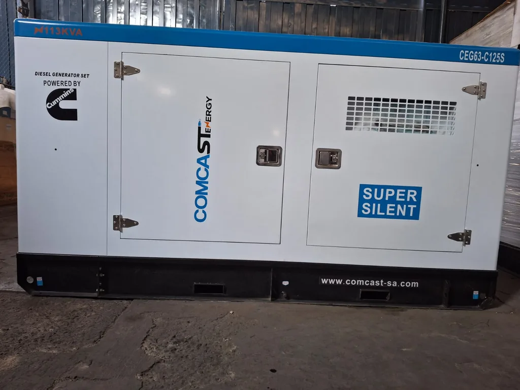 Planta 100 kW, lado de servicio con logo Cummins