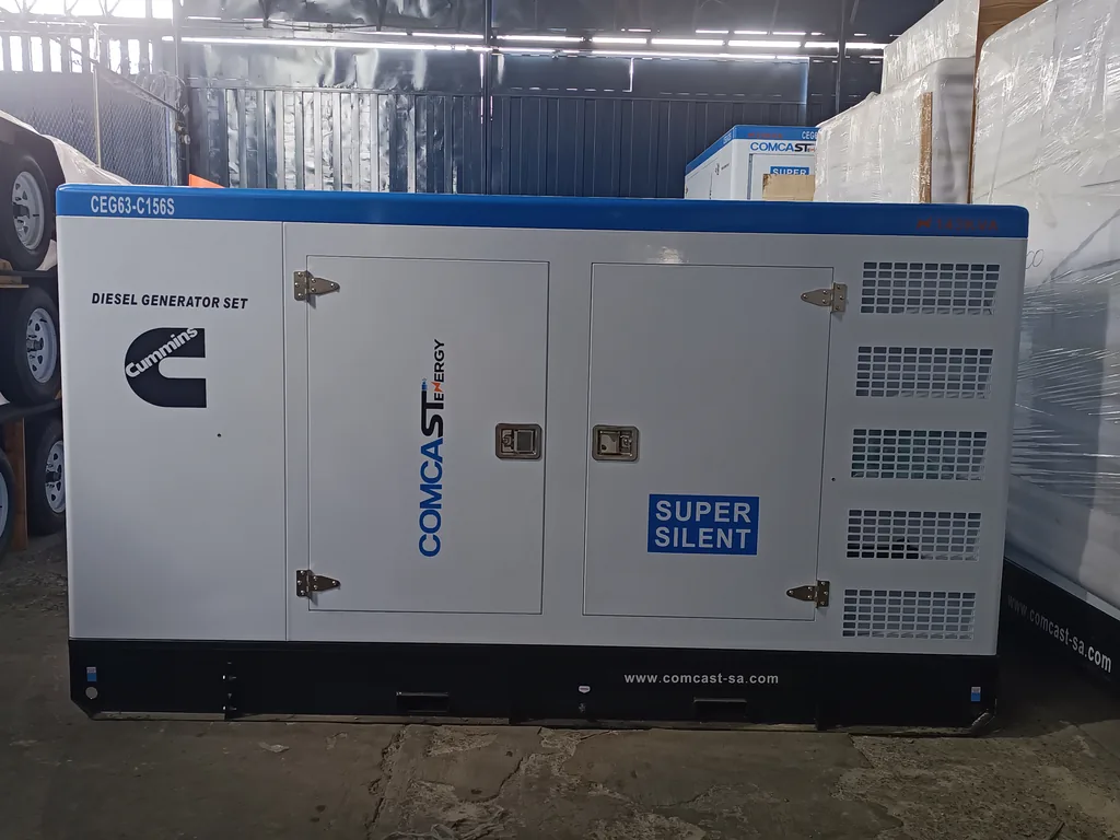 Planta 125 kW, lado de servicio con logo Cummins, modelo CEG63-C156S de 125 kW
