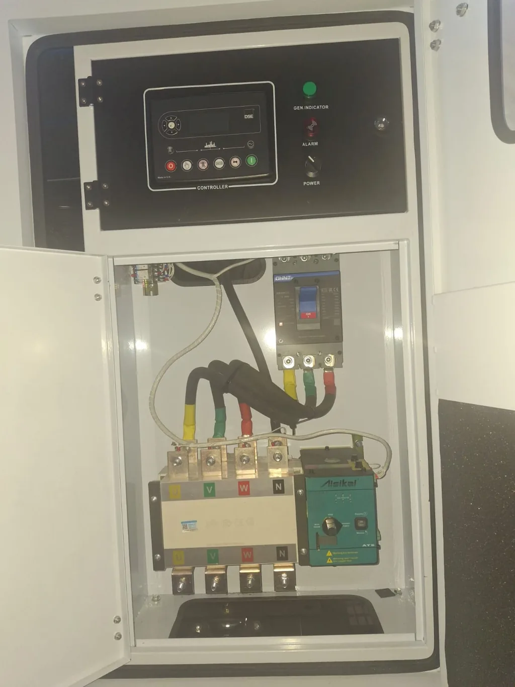 Tablero con controlador, interruptor y transferencia, planta de 150 kW