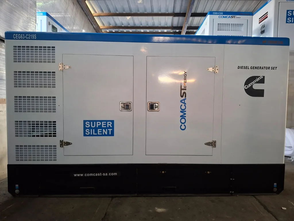 Planta 175 kW, lado de servicio con logo Cummins, modelo CEG63-C219S de 175 kW