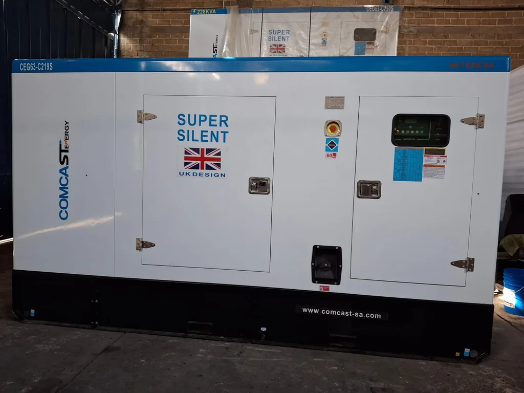 Planta 175 kW, lado de control en almacén, modelo CEG63-C219S de 175 kW