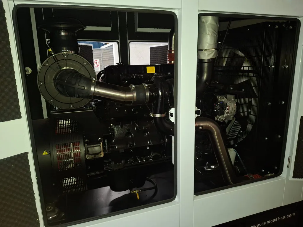 Compartimiento del motor de planta 400 kW, modelo CEG63-C500S de 400 kW
