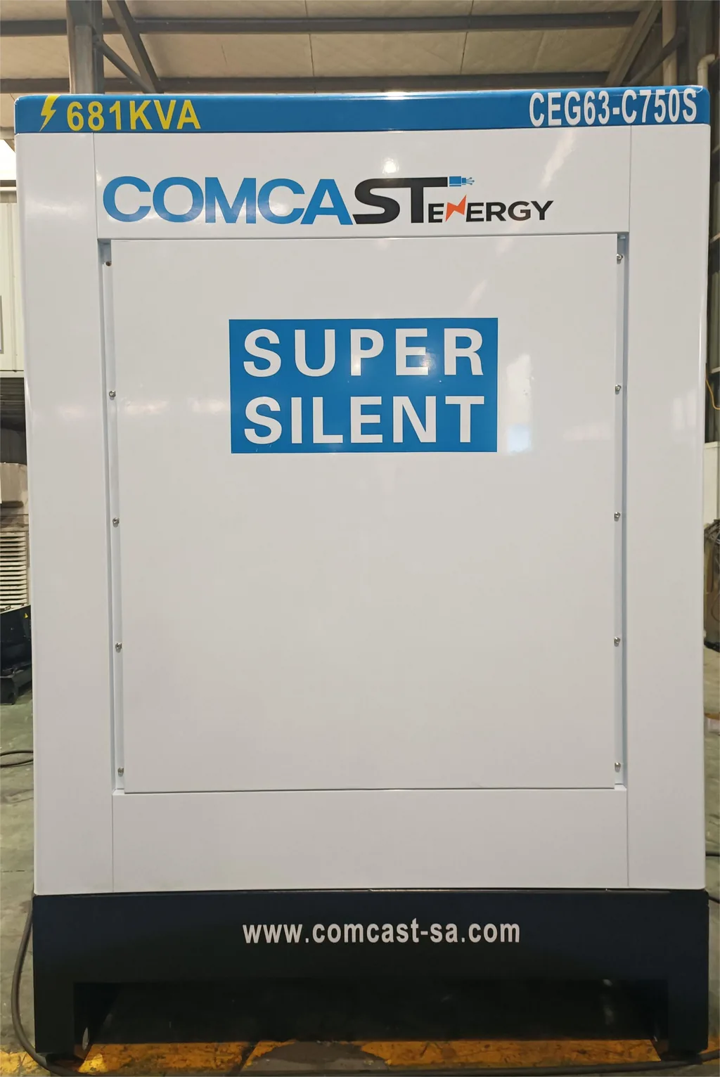 Planta 600 kW, vista lateral con distintivo Super Silent, modelo CEG63-C750S de 600 kW