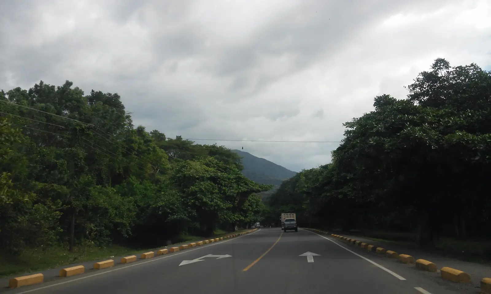 Volcán Mombacho desde una carretera de Granada, Nicaragua